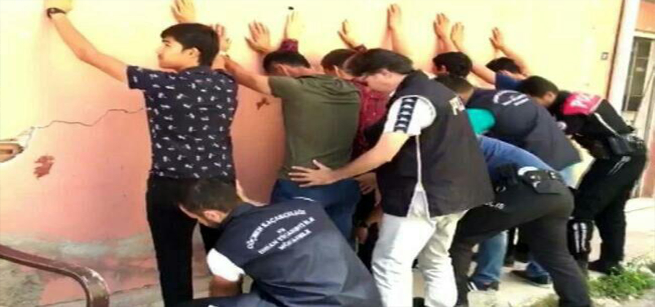 السلطات التركية تشرع بتنفيذ الإجراءات لترحيل 46 مهاجراً