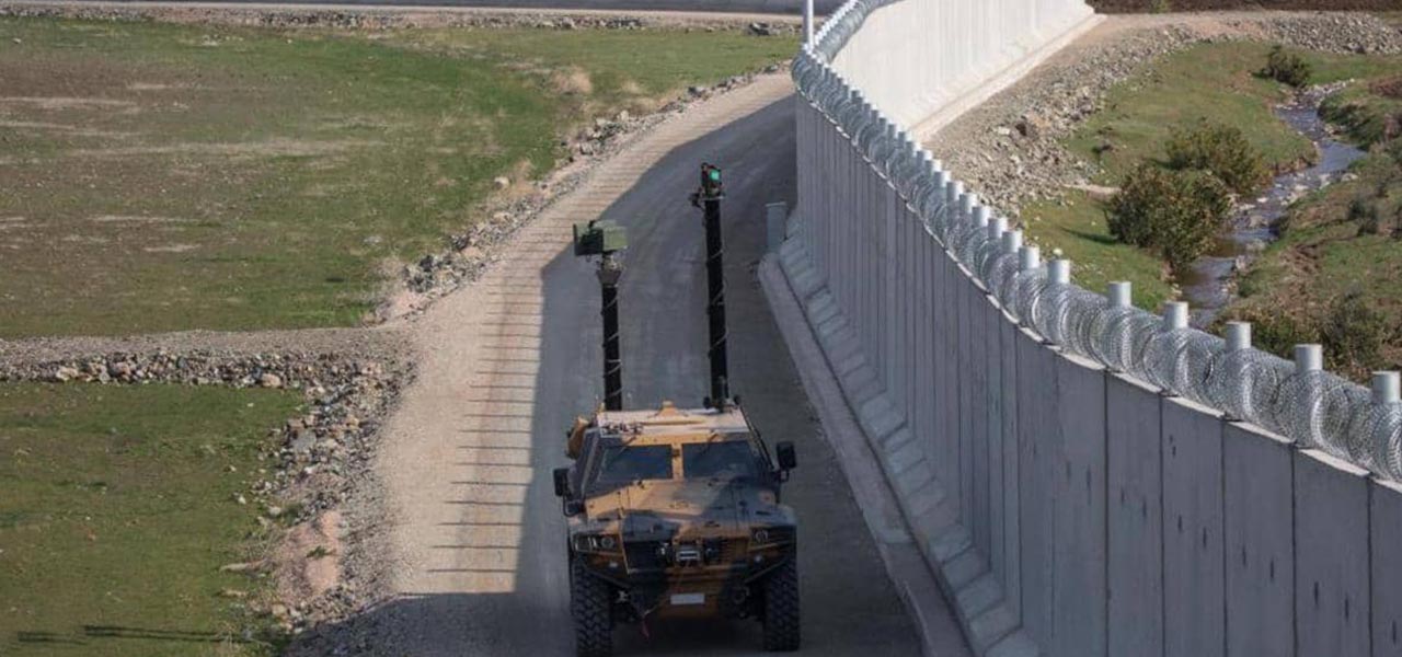 الجيش التركي يزيل أجزاء من الجدار الفاصل مع سوريا