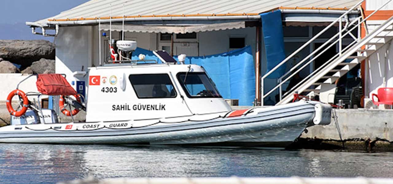 إنقاذ 8 مهاجرين بعد غرق قاربهم جنوب غرب تركيا