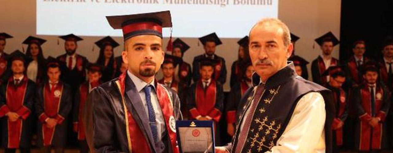 شاب سوري يحقق المركز الأول على زملائه في ولاية سيواس التركية