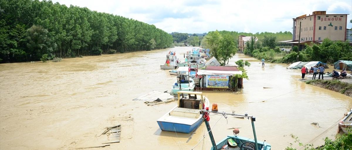 تركيا.. فقدان 7 أشخاص جراء فيضانات وانهيارات طينية