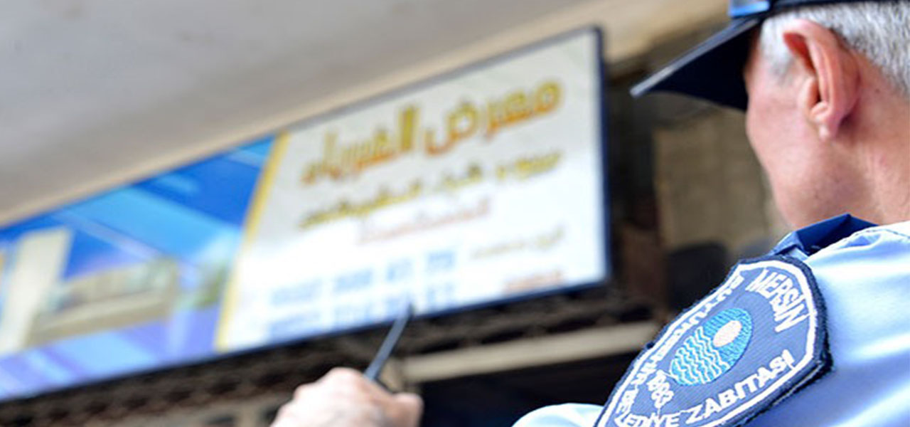 حملة تفتيش على لافتات المحال التجارية المخالفة للمعايير في مرسين
