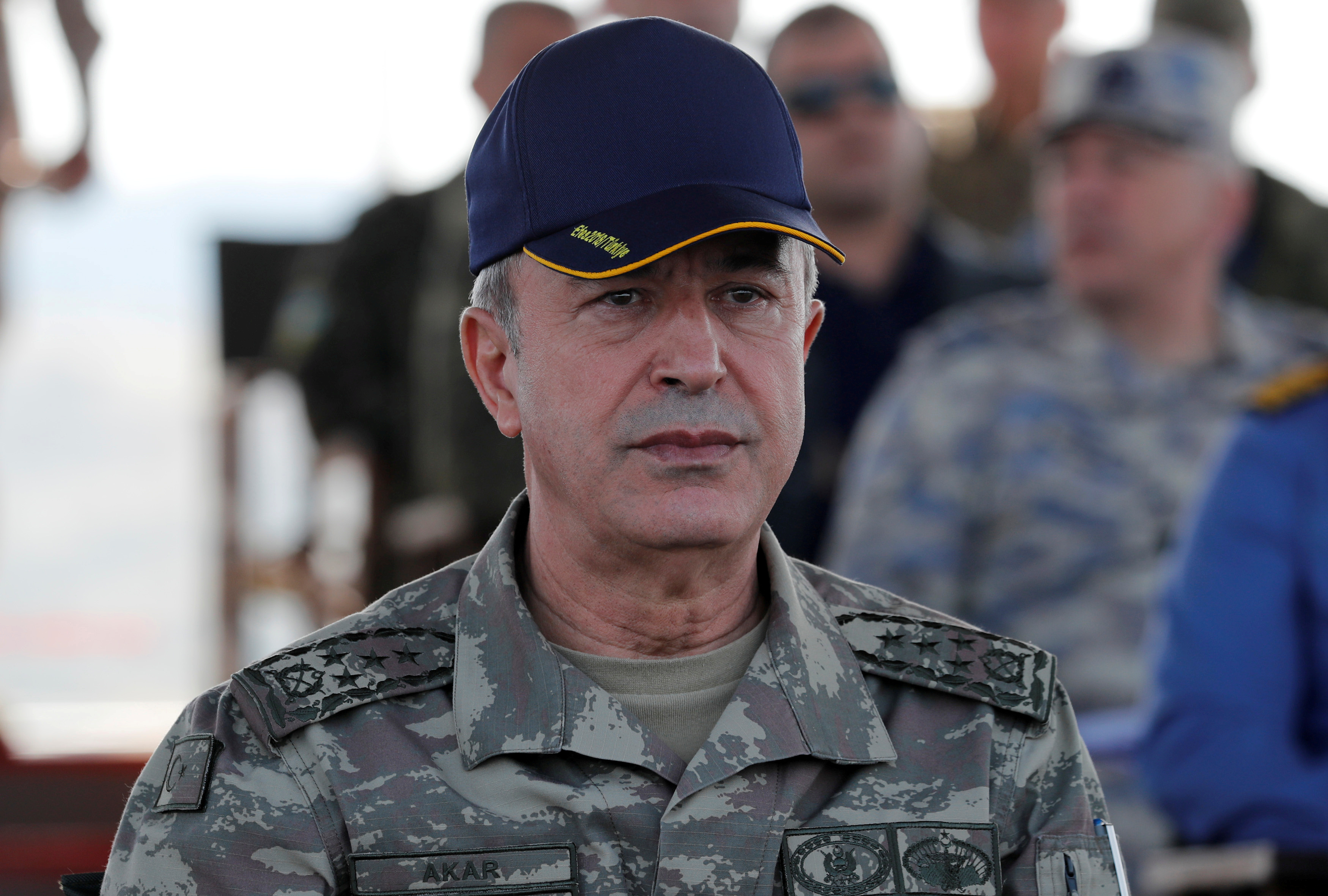 وزير الدفاع التركي يتفقد “أورفة” الحدودية مع سوريا