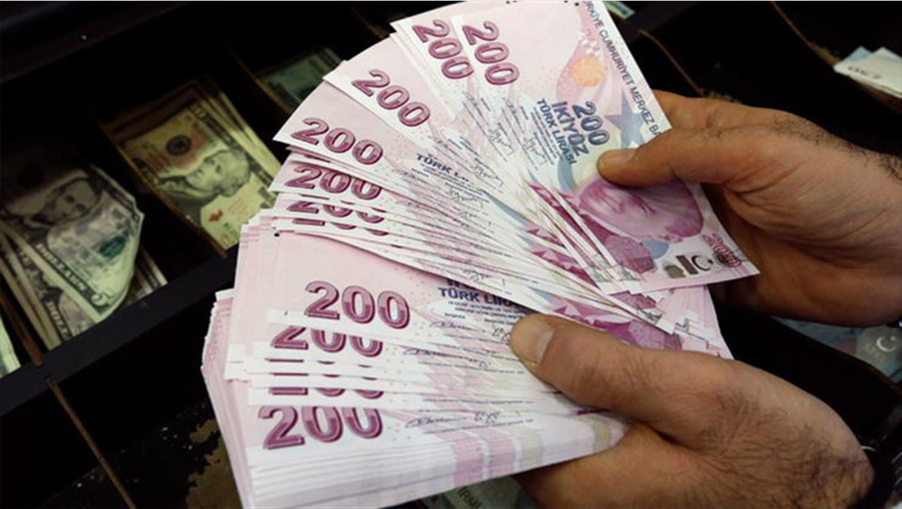 سعر صرف الليرة التركية أمام الدولار واليورو اليوم الأحد 1-5-2022