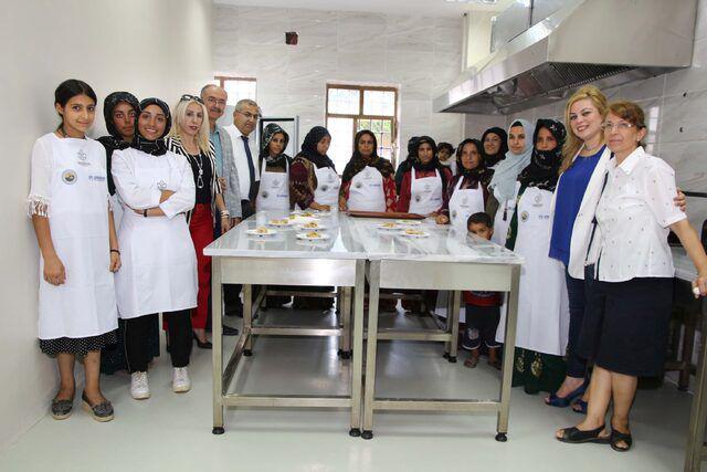 افتتاح مركز لتعليم السوريات والتركيات فن “تجويد الأكل” في ولاية أورفة