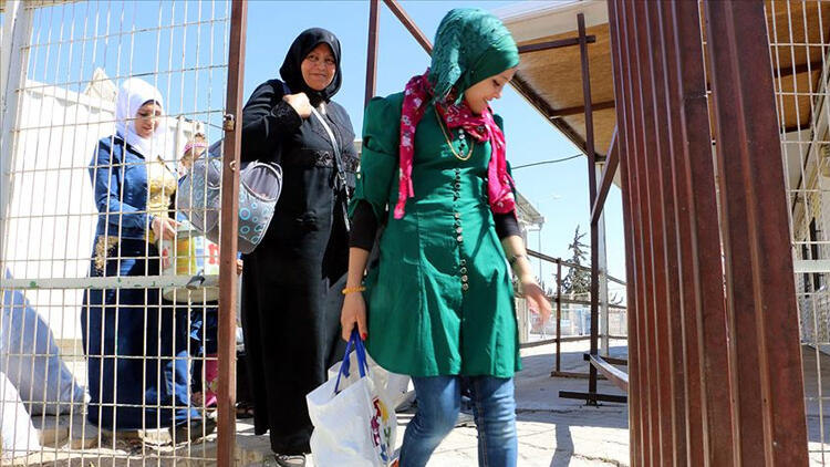 تركيا.. عودة 120 لاجئاً سورياً إلى المناطق المحررة من الشمال السوري