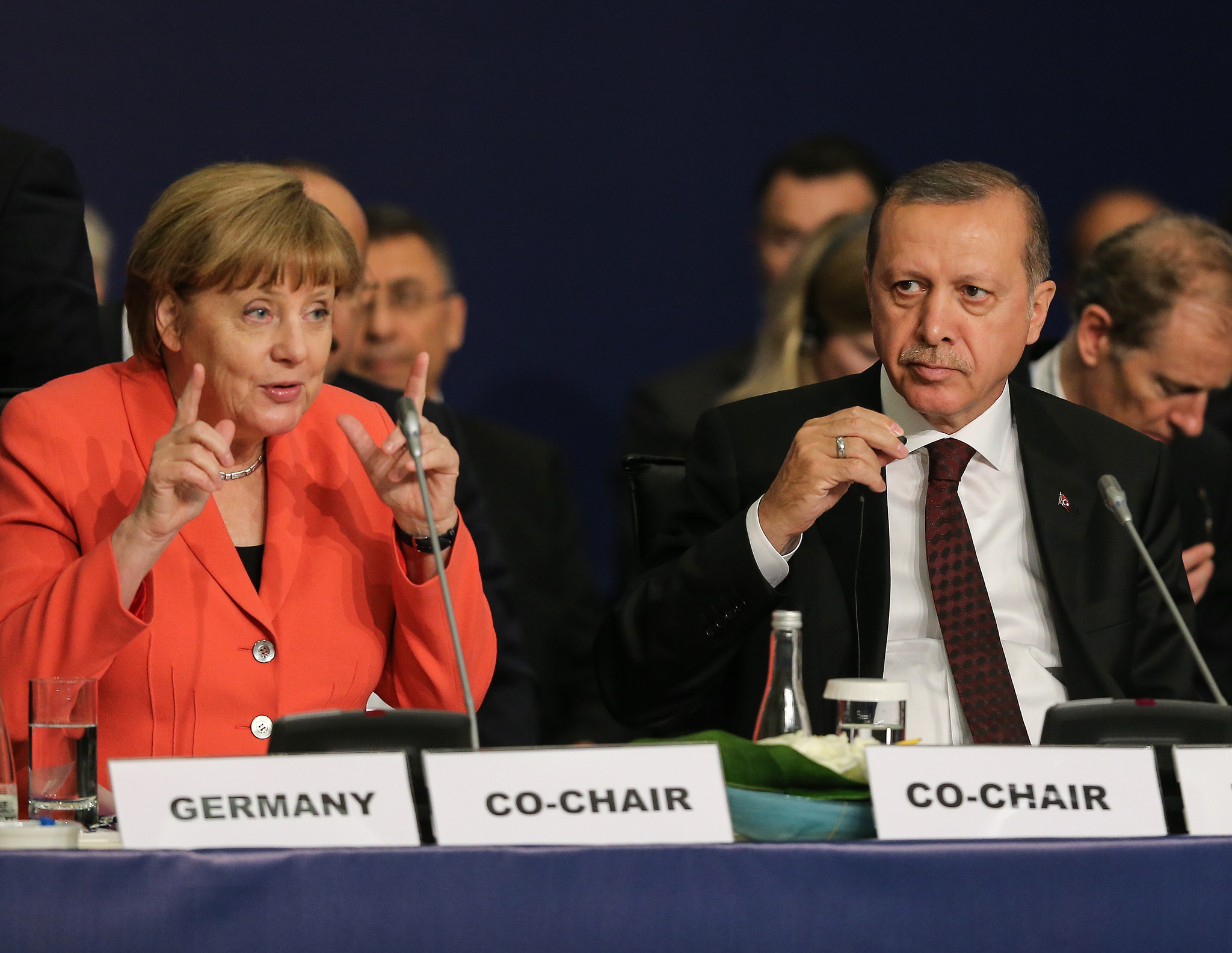 ميركل تبحث مع أردوغان تطبيق اتفاقية اللاجئين