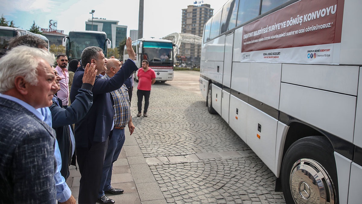 مقاطعة “أسنيورت”في إسطنبول تسجل عودة قافلة جديدة من اللاجئين السوريين إلى بلادهم