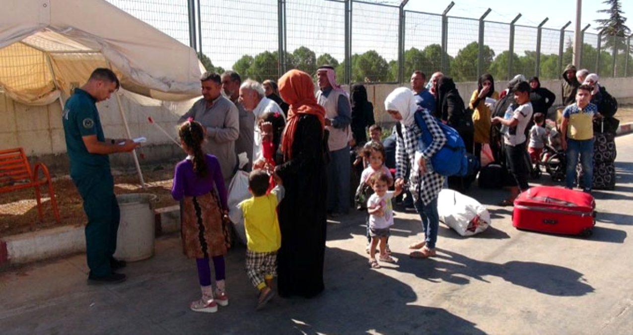 اللاجئون السوريون يواصلون العودة إلى تركيا بعد قضاء إجازة عيدي الفطر والأضحى