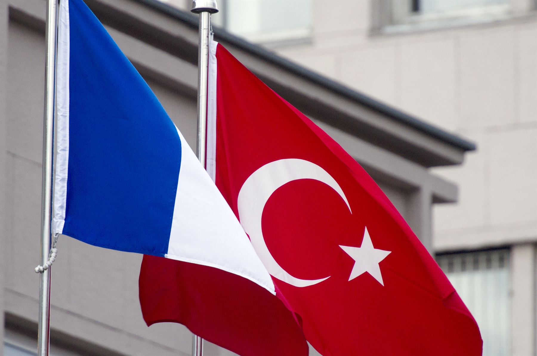 وزير الدفاع التركي يبحث مع نظيرته الفرنسية الوضع بسوريا