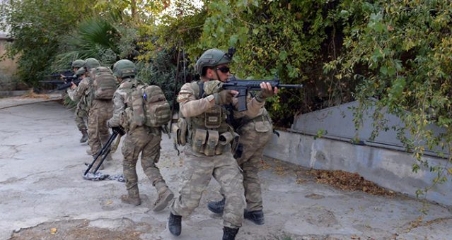 “الدفاع التركية”: القوات المسلحة ستحيد عناصر “قسد” إذا واجهتهم فور انتهاء المهلة
