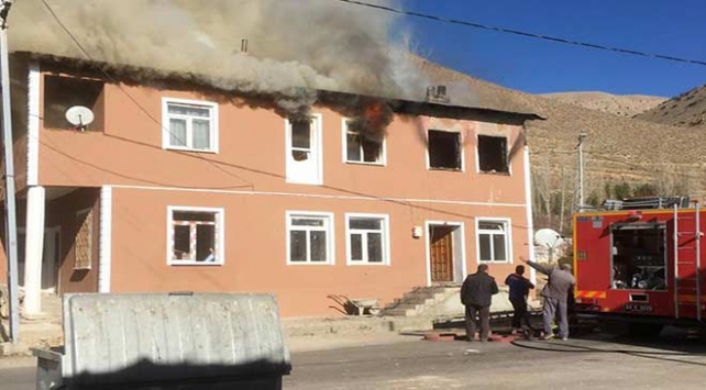 مصرع 3 أتراك بينهم طفلان إثر حريق اندلع في ولاية بايبورت
