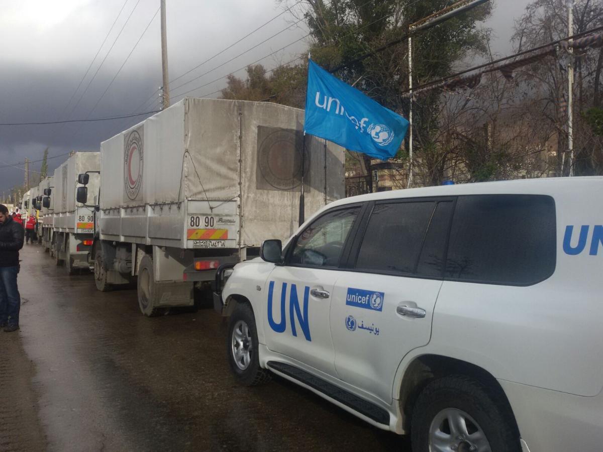 39 شاحنة مساعدات أممية تدخل إدلب عبر تركيا