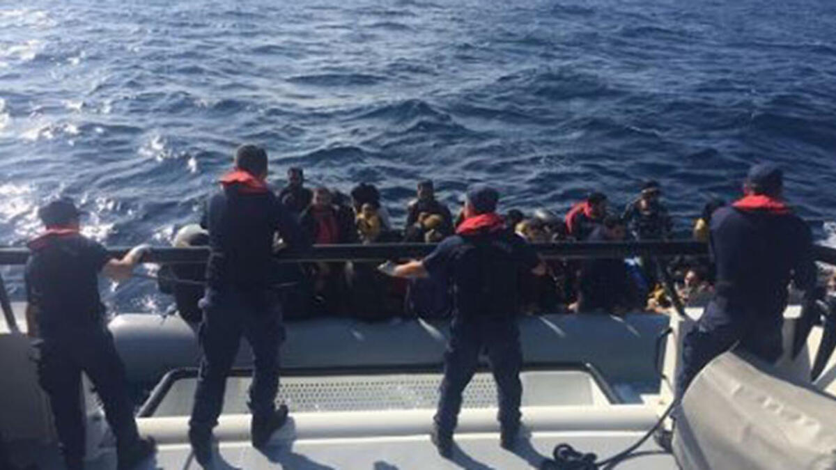 خفر السواحل التركي ينقذ 45 مهاجرا تعطل محرك قاربهم