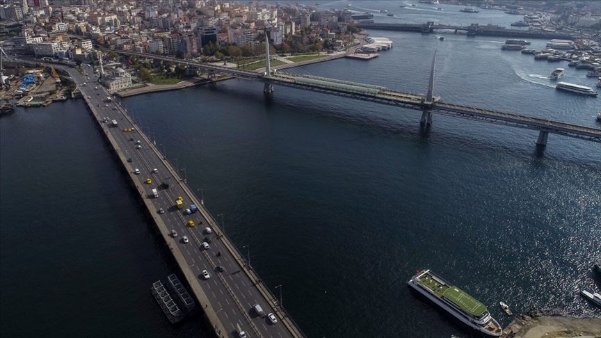 جسور إسطنبول.. قلائد تُزين “القرن الذهبي”