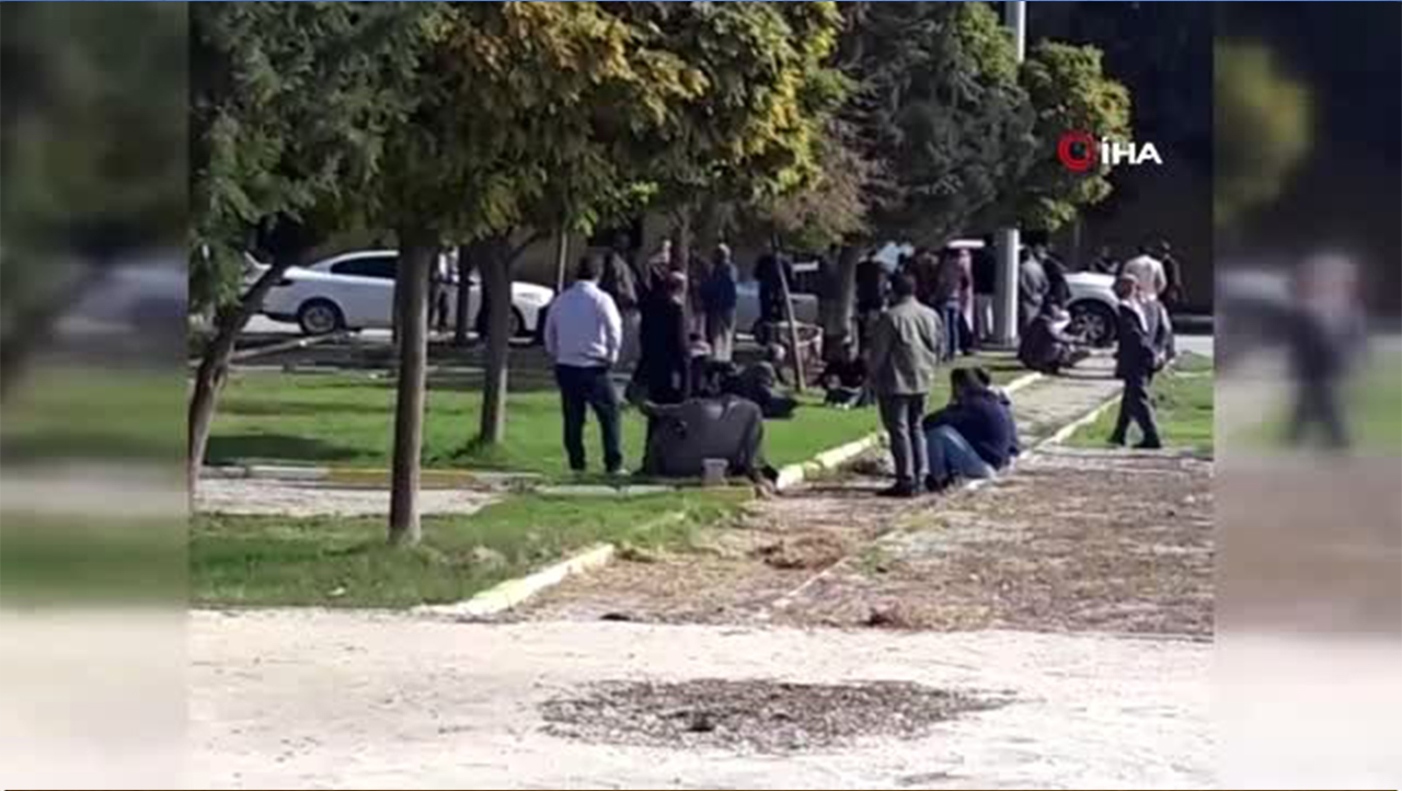 محاولات سوريين للدخول إلى تل أبيض من ولاية أورفة عقب انفجار ملغمة ش