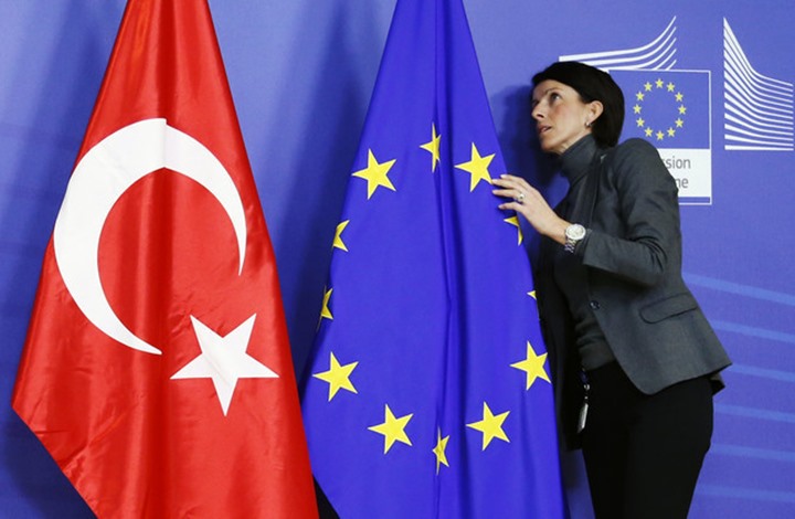 الاتحاد الأوروبي يؤكد “تضامنه” مع رافضي اتفاق تركيا وليبيا
