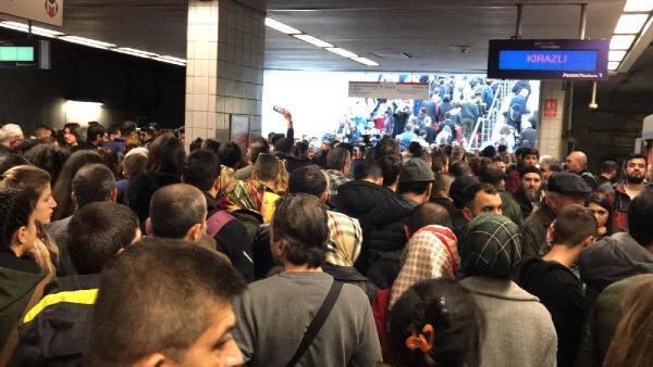 إسطنبول.. ازدحام كبير جراء خروج محطات “مترو” عن العمل لأعطال تقنية