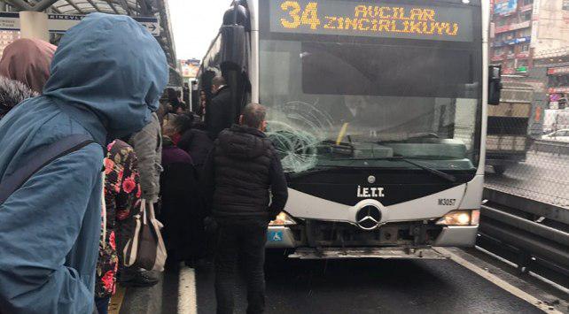 إسطنبول.. حادث اصطدام يوقف بعض رحلات “الميتروبوس”