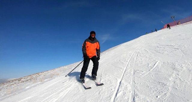 إمام أوغلو يرد على انتقادات طالته جراء تواجده في منتجع للتزلج بعد زلزال إلازيغ