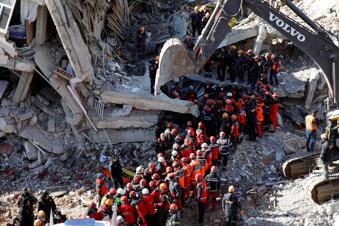 وزير الداخلية التركي يكشف عن قيمة التعويضات المقدمة للمتضررين من الزلزال الأخير