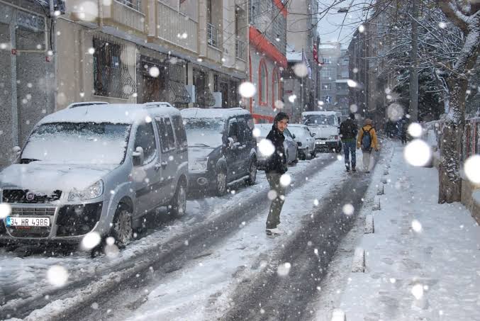 إسطنبول.. انخفاض حاد بدرجات الحرارة مصحوباً بثلوج غزيرة نهاية الأسبوع
