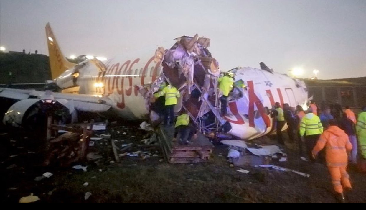 ارتفاع عدد جرحى تحطم طائرة ركاب في مطار صبيحة بإسطنبول