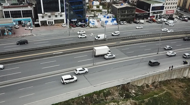 بلدية إسطنبول تغلق طريقاً سريعاً في “أفجلار” بسبب تصدعات