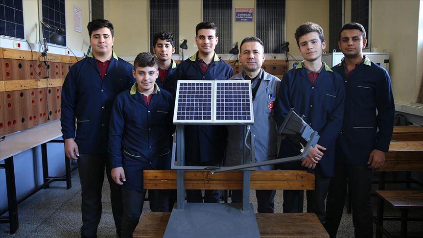 طلاب أتراك يوفرون 50 بالمئة من كهرباء مدرستهم