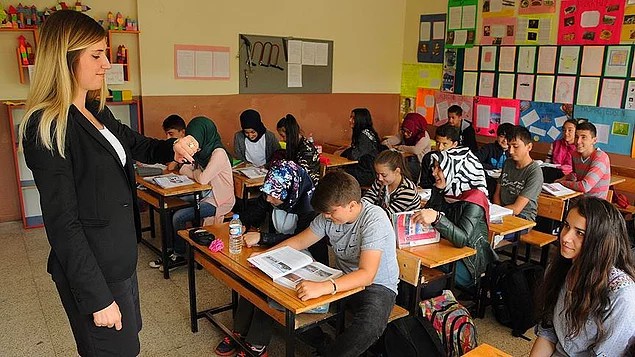 وزير التعليم التركي: تعديلات هامة في قانون اجتياز السنة الدراسية للمرحلتين الإعدادية والثانوية