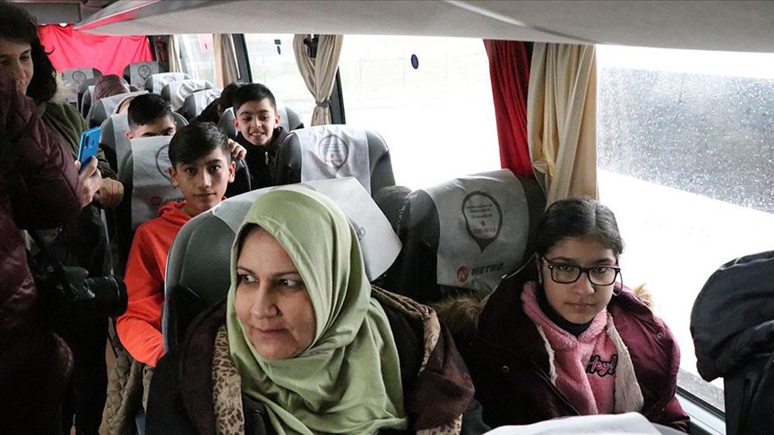 بلدية بولو التركية تخصص حافلات لنقل المهاجرين إلى حدود اليونان