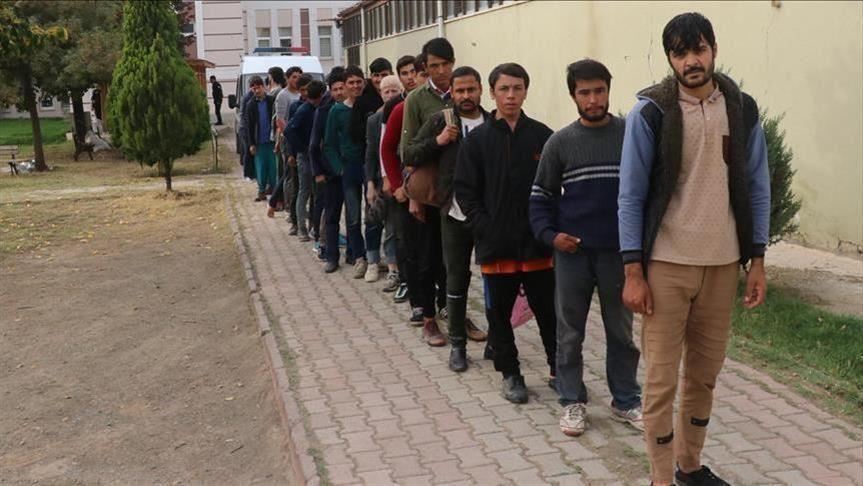 ضبط 170 مهاجرا غير نظامي غربي تركيا