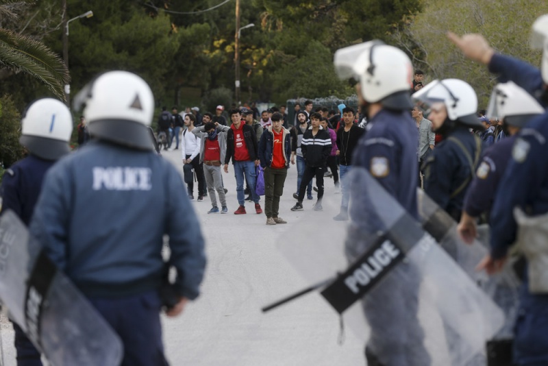 اليونان تتخذ إجراءات جديدة لمنع طالبي اللجوء من الوصول إلى أراضيها