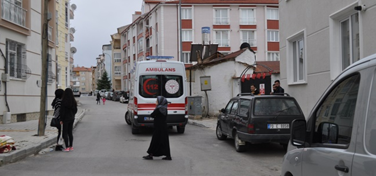 بعد فشل الشرطة في إقناعها.. سوري ينقذ شابة تركية من “الانتحار” في كارامان