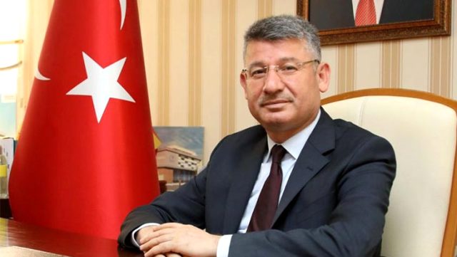 مسؤول تركي سابق يعلن تعافيه من “كورونا” ويوجه نصائح
