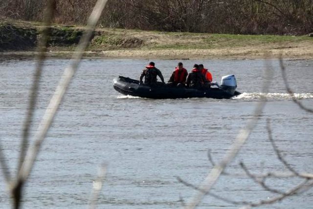 من أجل المهاجرين.. دوريات مكثفة للشرطة التركية في مياه نهر مريج الحدودي مع اليونان