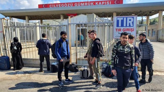 تركيا.. مجموعة من اللاجئين السوريين تقدم طلباً للمشاركة بمعارك إدلب