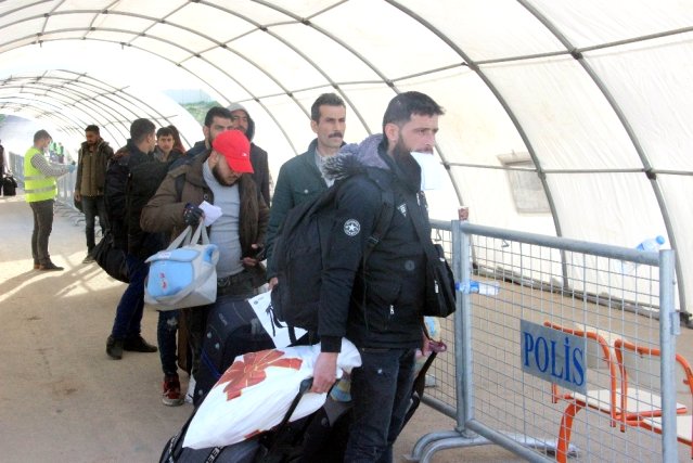 تركيا.. أكثر من ألفي لاجئ سوري يعودون لبلادهم