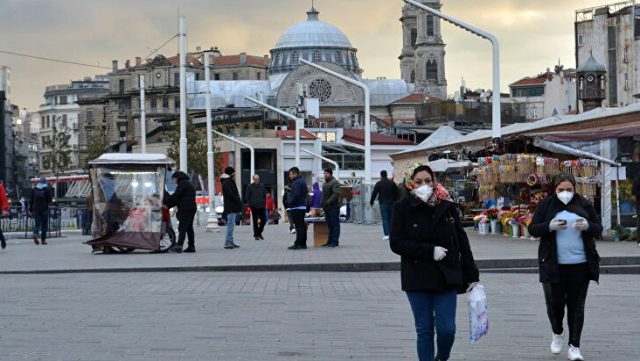 السلطات التركية تعتزم فرض حظر تجول على فئة عمرية جديدة