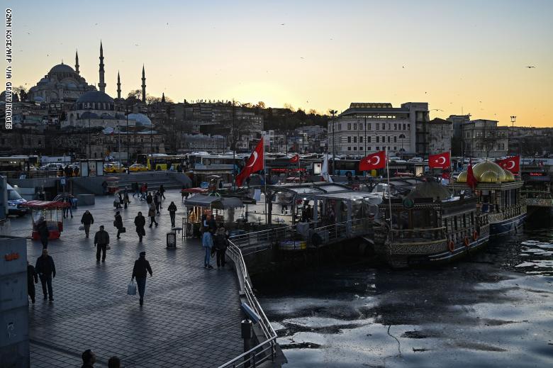 الأناضول: هكذا واجه سكان “إسطنبول” تفشي “الفيروس القاتل”