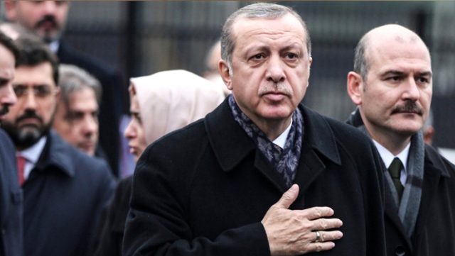 صحفي تركي يكشف ما دار بين أردوغان وصويلو قبيل استقالة الأخير