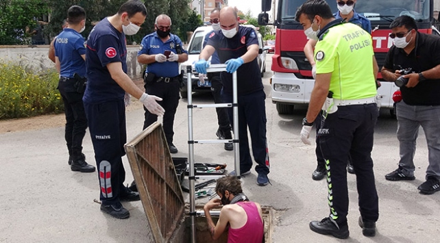 عبر قنوات الصرف الصحي.. “مدمن مخدرات” يحاول دخول حي معزول في أنطاليا !