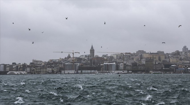 “الأرصاد الجوية” تصدر بياناً بشأن العاصفة المطرية في إسطنبول