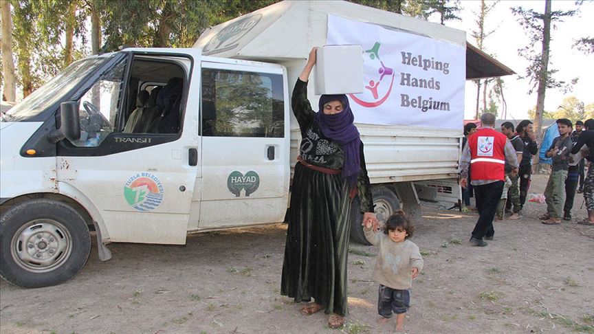 مسلمو بلجيكا يوزعون مساعدات على عائلات سورية بتركيا