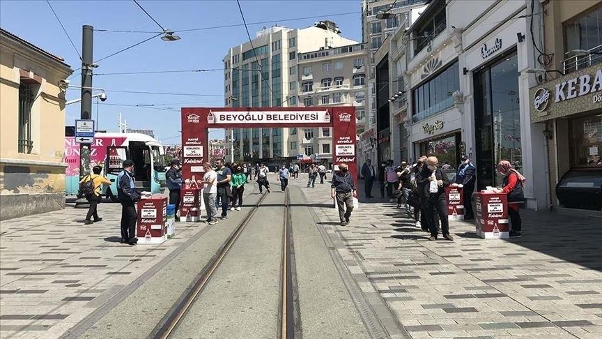 الحياة تدب من جديد في أشهر شوارع إسطنبول