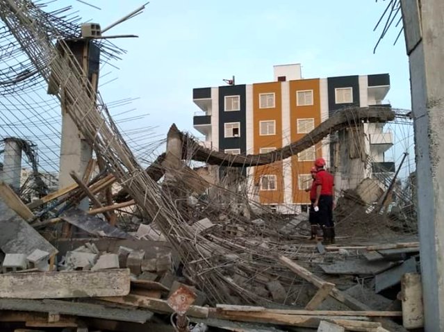 إصابة عاملين جراء انهيار منزل قيد الإنشاء بشكل مفاجئ في أورفة
