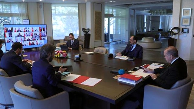 أردوغان يعقد اجتماعاً مع وزراء الصحة والتعليم والداخلية.. وهذا ما سيتم بحثه