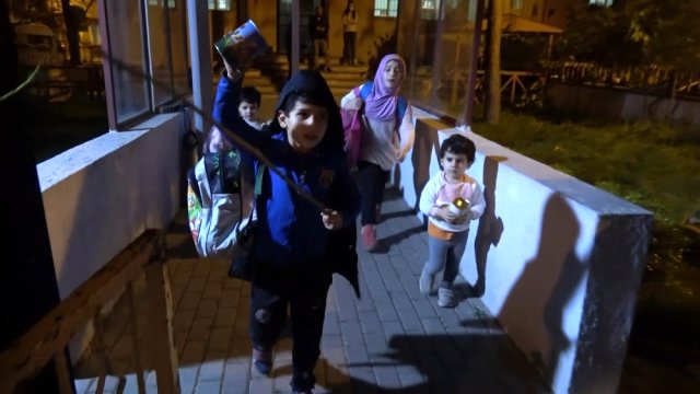 السلطات التركية تضع 4 أطفال سوريين تحت حماية الدولة.. ما السبب ؟