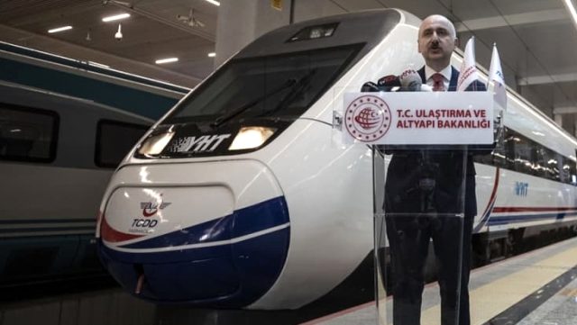 تركيا.. استئناف رحلات القطار السريع بشروط معينة