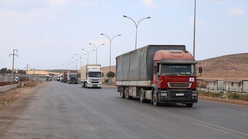 1700 شاحنة مساعدات عبرت حدود تركيا إلى سوريا في آيار